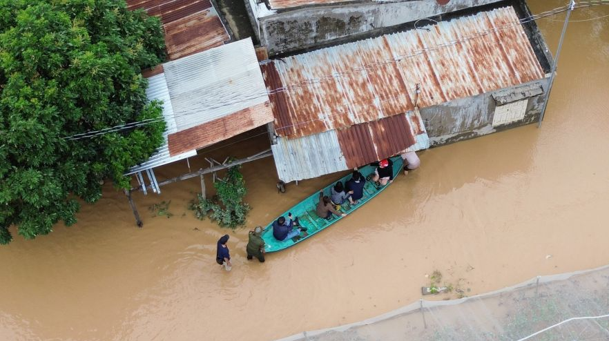 越南暴雨引发的洪灾已致72人死亡