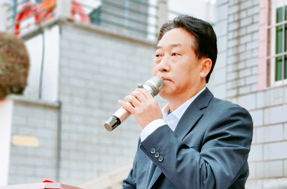 校长寄语 | 以课桌为舟，渡向世界与自我的星辰大海