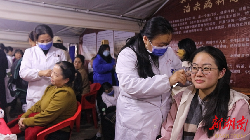 耒阳夜市“中医摊”走红，火龙罐、耳穴压豆等技法成年轻人新宠