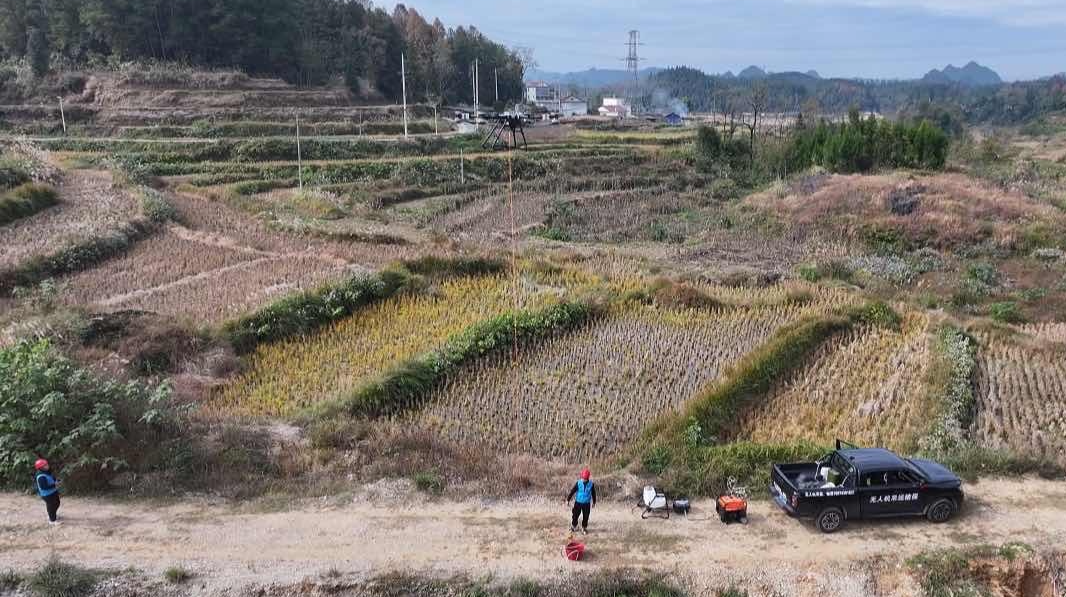 科技赋能山区农业，花垣“云翼窝勺”无人机跨县完成首单吊运业务