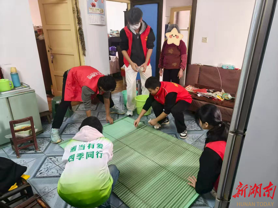 社工“三步走”，独居老人家里亮堂了