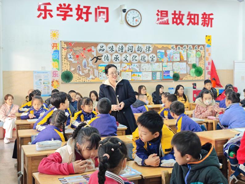 爱慧交融，携手护航——长沙市第一中学附属小学举办家长开放日活动