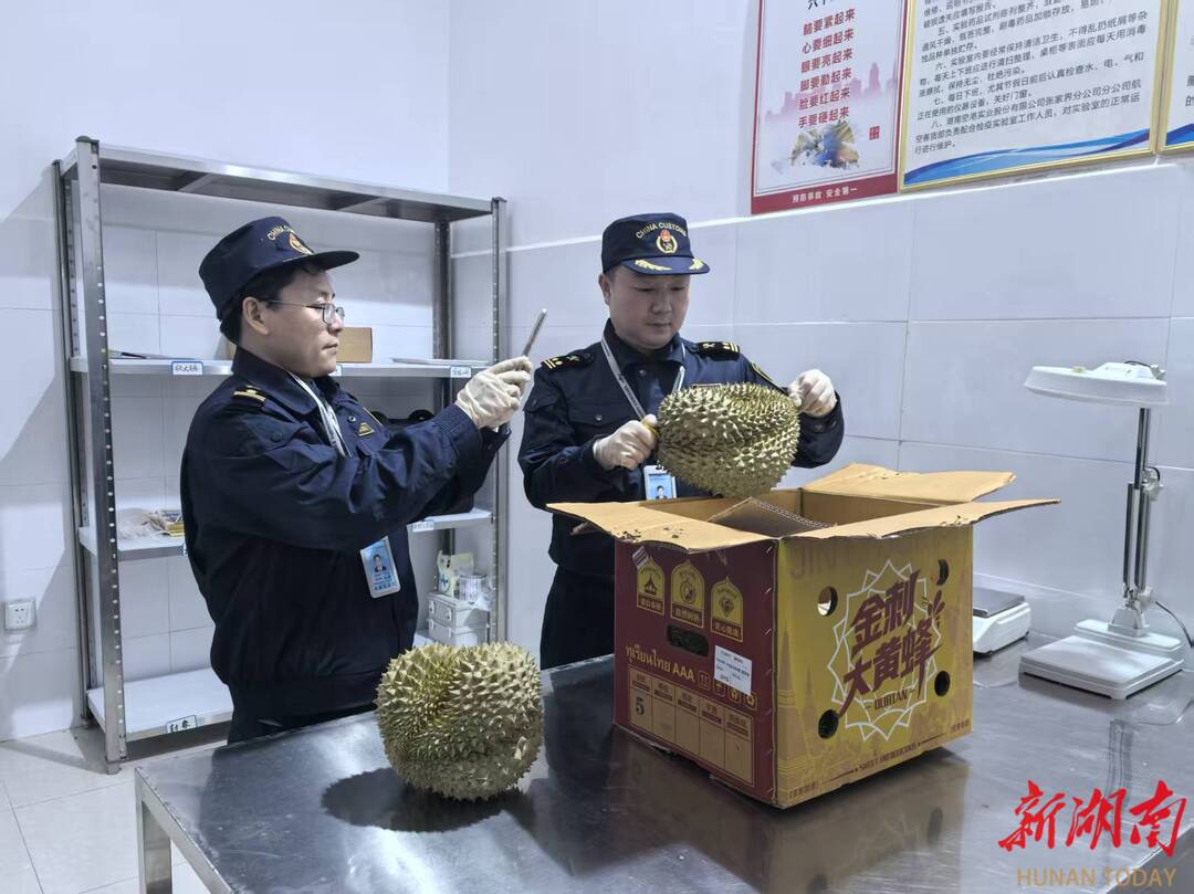 张家界机场口岸恢复国际货机航线，东南亚生鲜5小时直抵湘西北