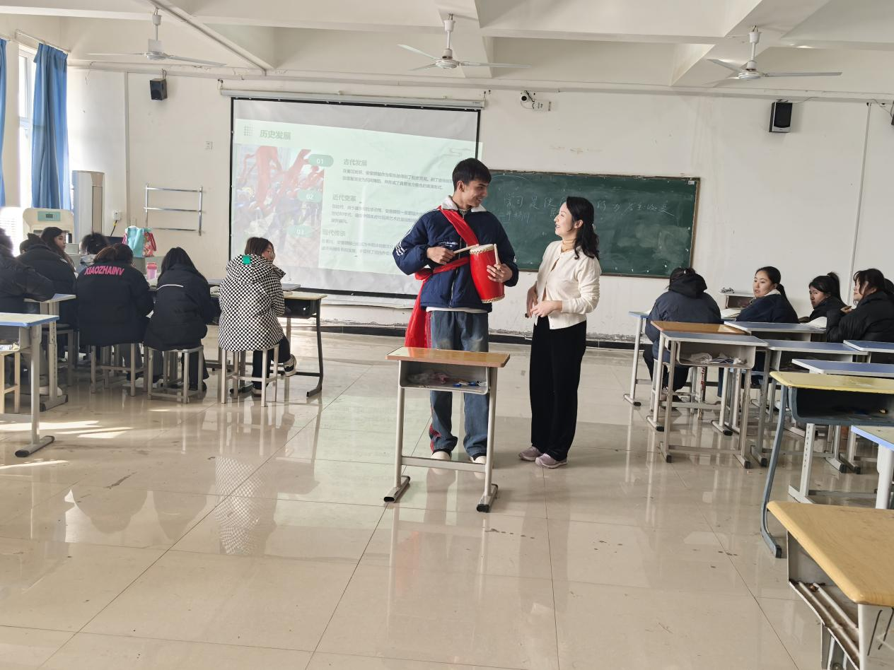 从湖南到吐鲁番，一位援疆教师的音乐课堂与文化坚守