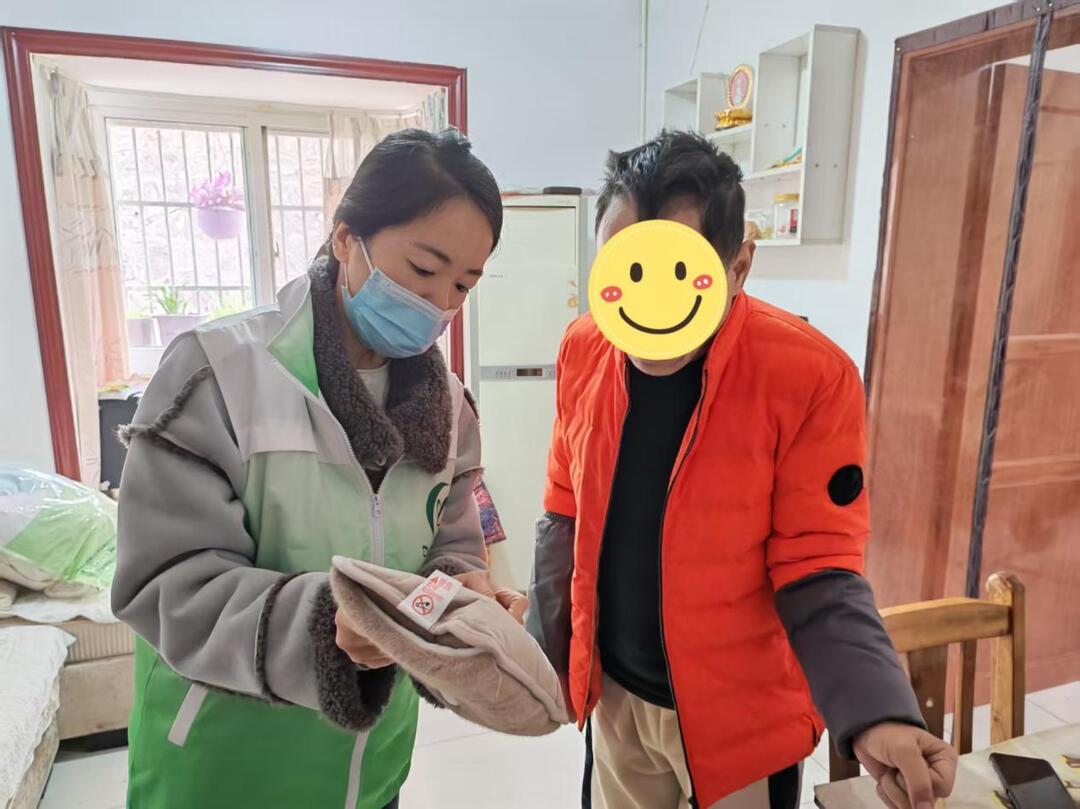 宁乡市玉潭街道社工站开展“暖冬送爱，情系残友”残疾人关爱慰问活动