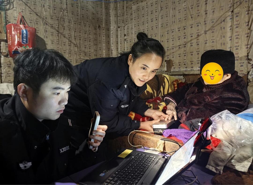 移动的户籍室，永顺公安为八旬老人上门办证