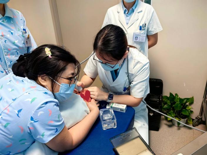 长沙爱尔儿童眼科中心为出生24天新生儿宝宝开展眼病筛查