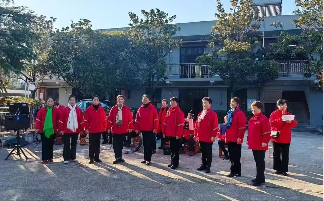 平江县第一学区退休教师文艺队开展献爱心活动