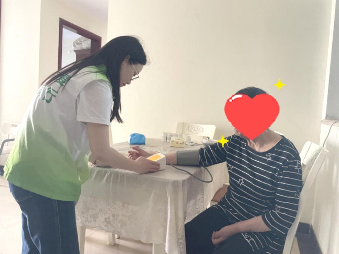 洪山街道社工站助力困境“双老”家庭重绽笑容