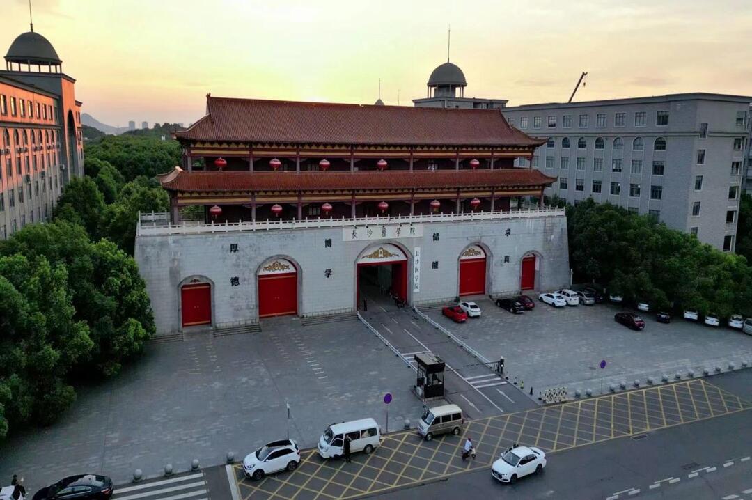 江琎：情系母校，反哺桑梓