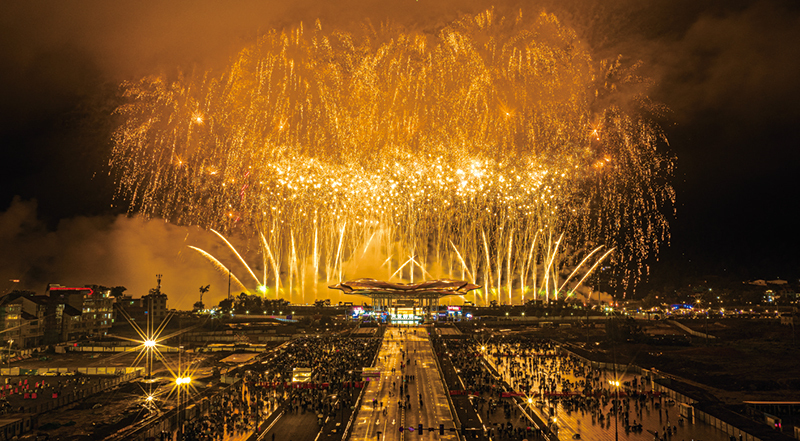 以专业守护绚烂 用责任点亮夜空​——湖南安全技术职业学院学子谭炯明在“千年寻焰”焰火晚会中展现技术担当
