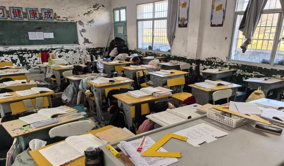 石门县三圣乡河口学校:一场“真场景”反恐演练 三分钟完成全员防护