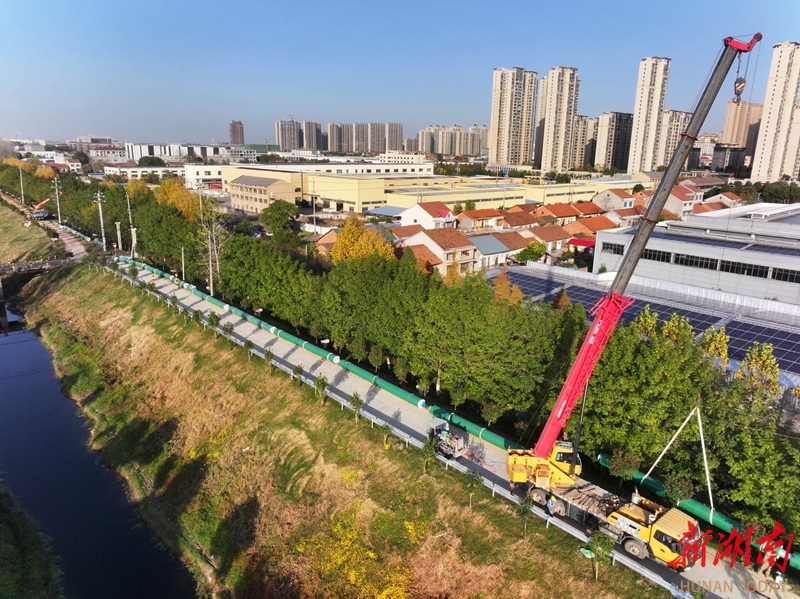 铺设供汽管道 助力节能减排