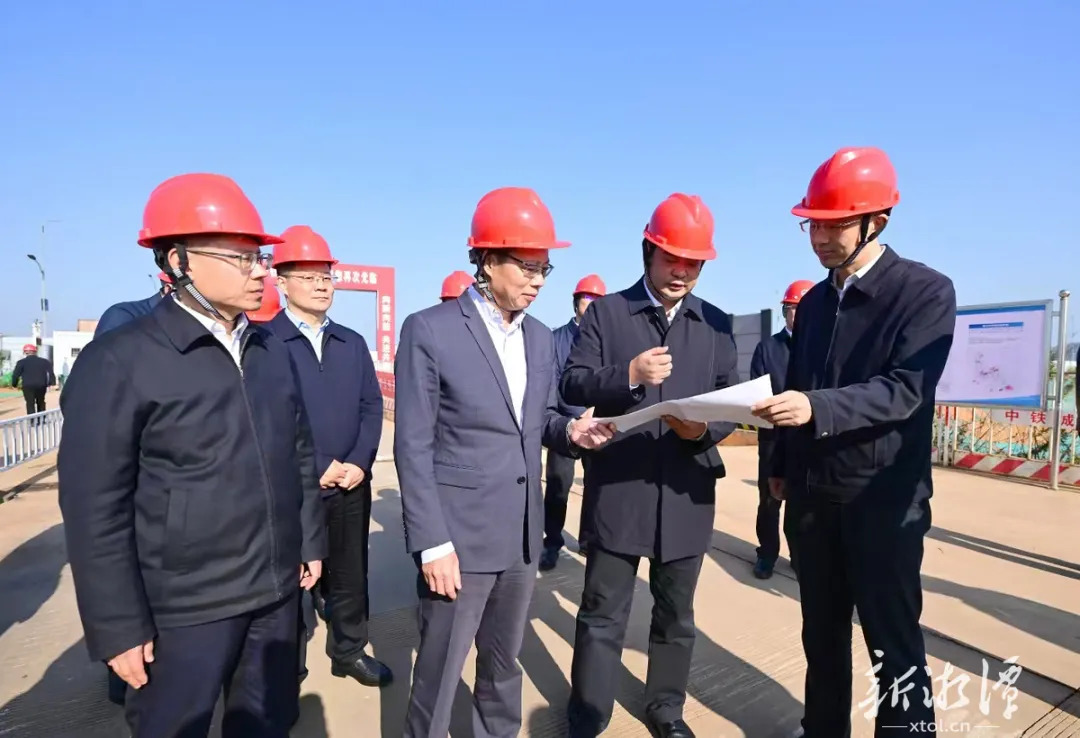 湖南湘江新区与湘潭市在九华兴隆湖片区举行工作座谈                                                                                                               