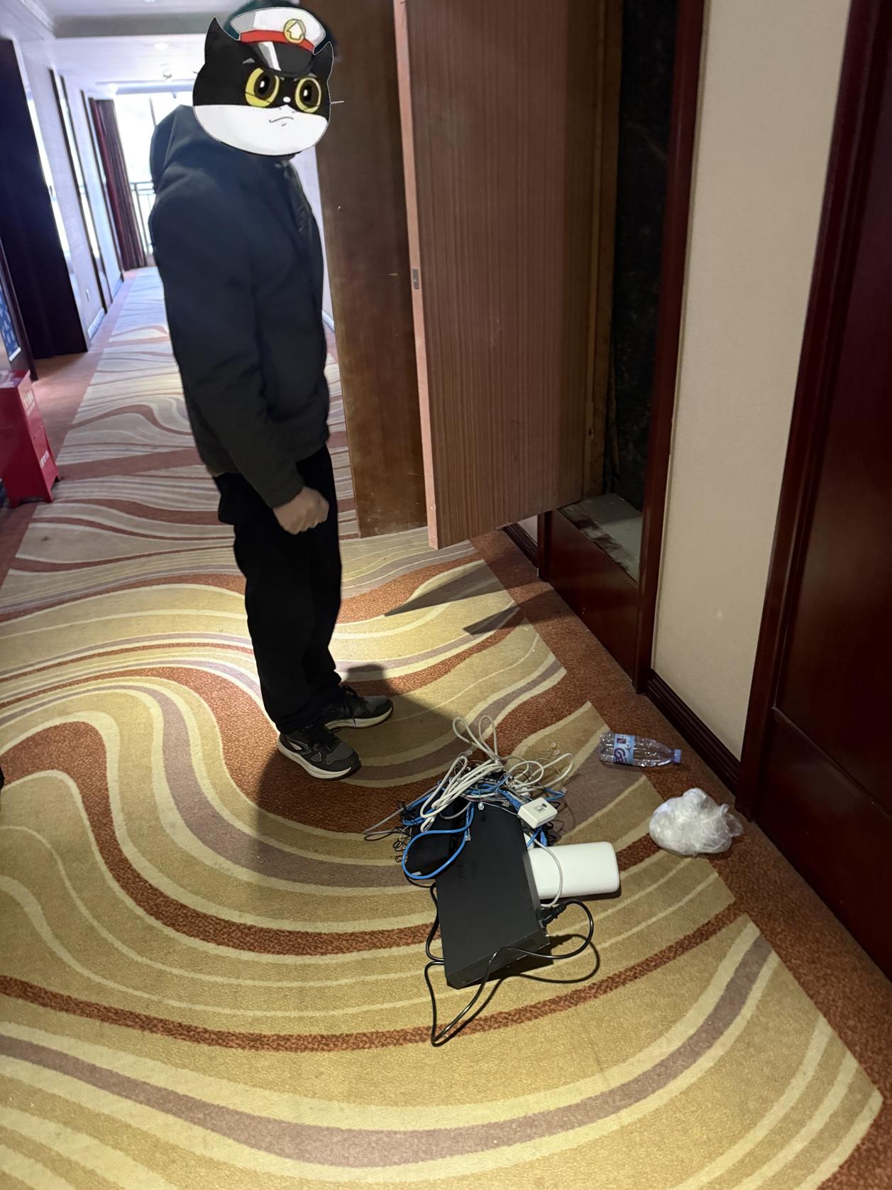 一男子流窜安装“小黑盒”在凤凰被抓