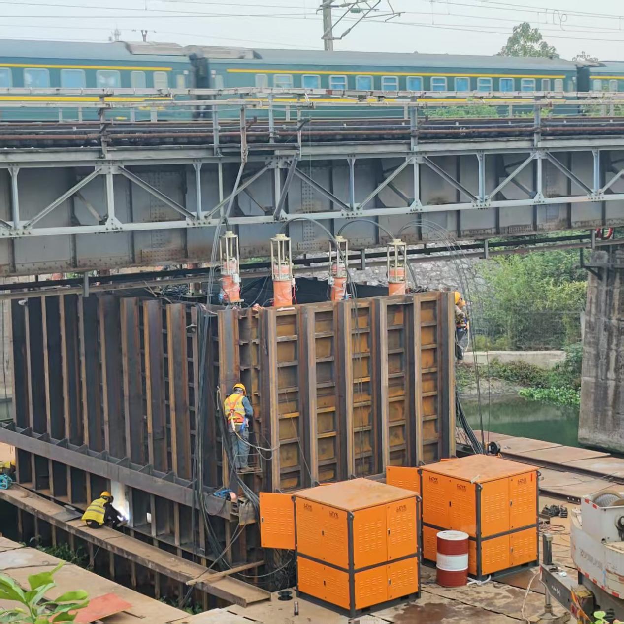 深水攻坚！中铁六局完成京广铁路75吨“水下堡垒”精准筑造