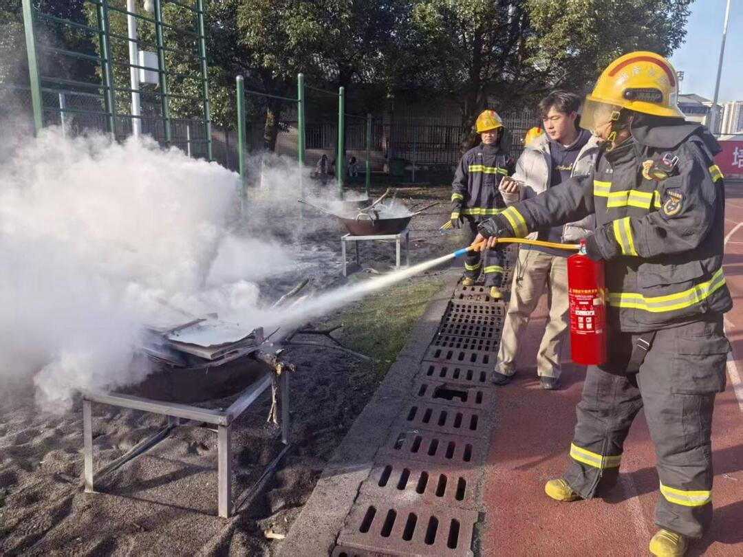 湘南学院举办校地联合消防安全趣味运动会
