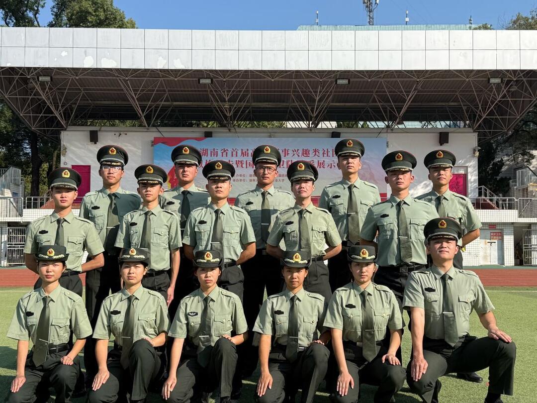 湖南交通职院国旗护卫队在湖南省首届高校军事兴趣类社团风采展示比赛中斩获佳绩