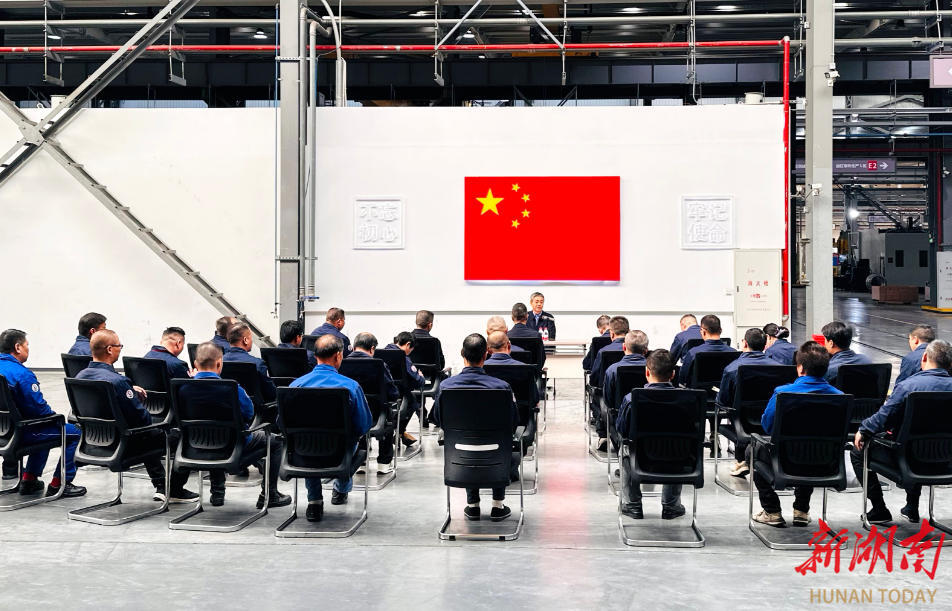 严华在邵阳维克液压宣讲党的二十届四中全会精神并调研