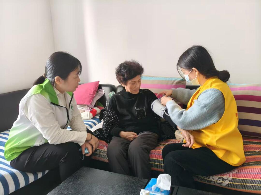 月湖街道社工站“马栏花开 月享幸福”敬老服务实践