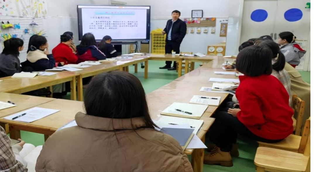 聚焦课题难点   专家指导促提升