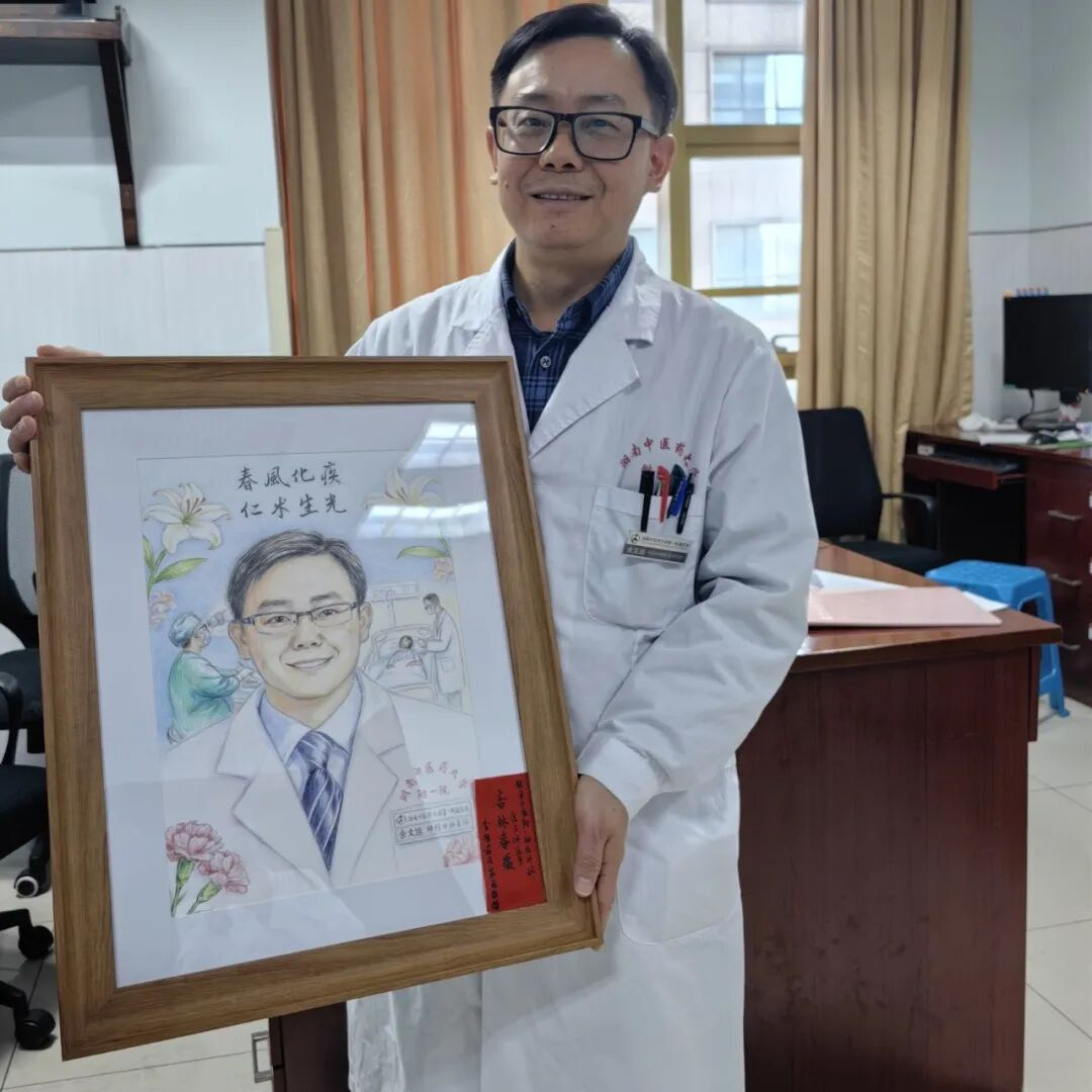 画笔绘仁心！七旬奶奶术后康复，家属赠画致谢省中医附一医护
