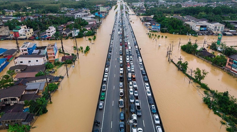 航母参与救灾 泰国宋卡府因洪灾进入紧急状态