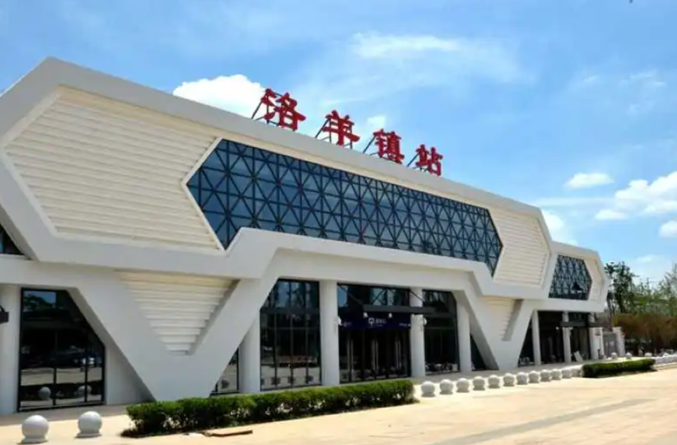 云南昆明洛羊镇火车站内发生试验列车撞施工作业人员事故 致11人死亡