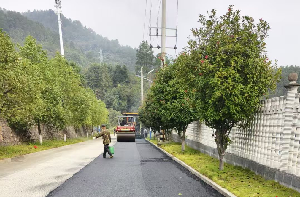 炎陵高新区：道路提质改造 为企业发展提速