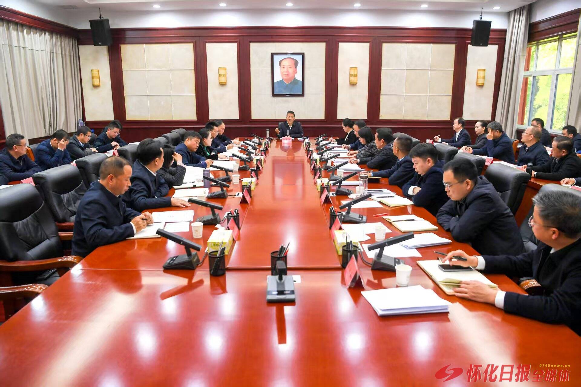 许忠建主持召开做好旅发大会“后半篇文章”专题调度会