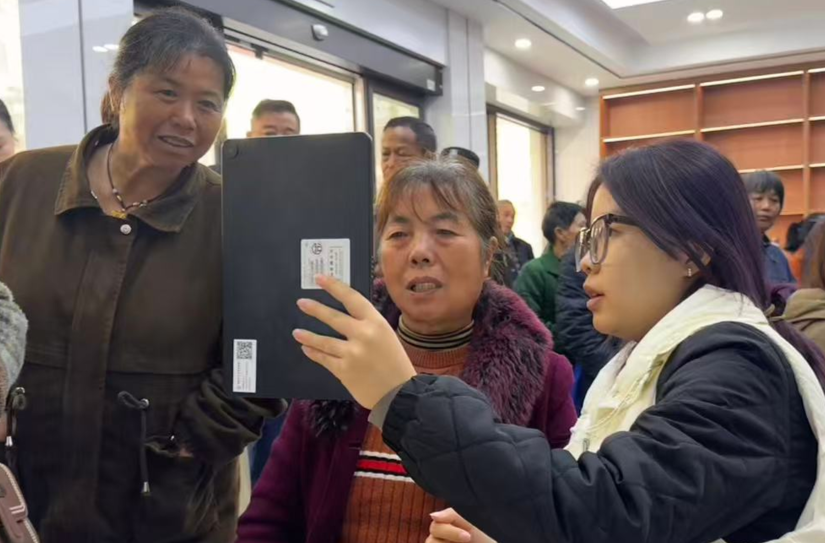 第三代社保卡集中换发服务走进洪江市安江片区