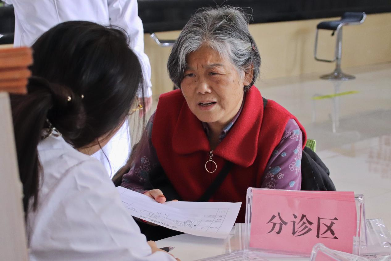 深耕社区守“睛”彩，湖南中医药大学彭清华团队打造眼健康“防-筛-治-康”新生态