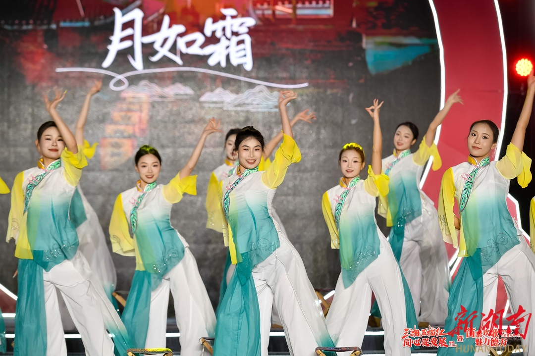 “冬季村晚”演绎石榴情 三湘同心绘就团结图