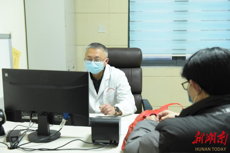 白天上班上学没空看病？湖南医药学院总医院开设错峰门诊暖民心