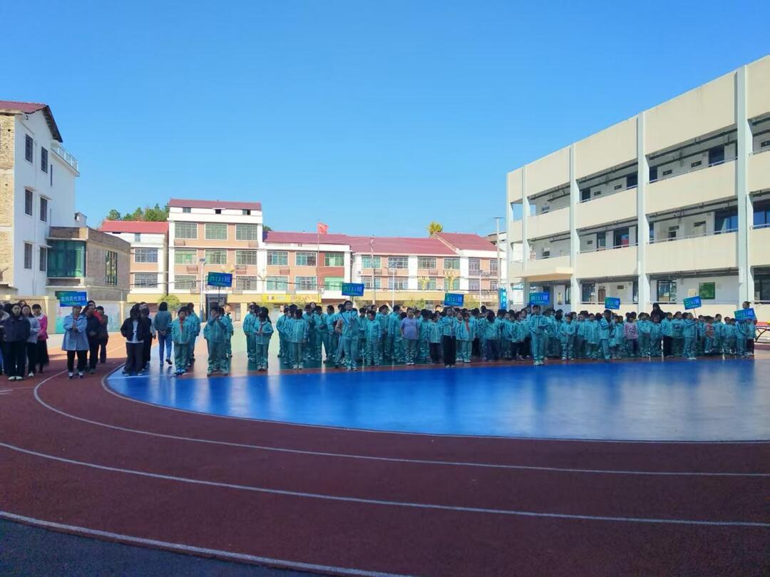 新邵县陈家坊镇田里完全小学：阳光体育，活力校园