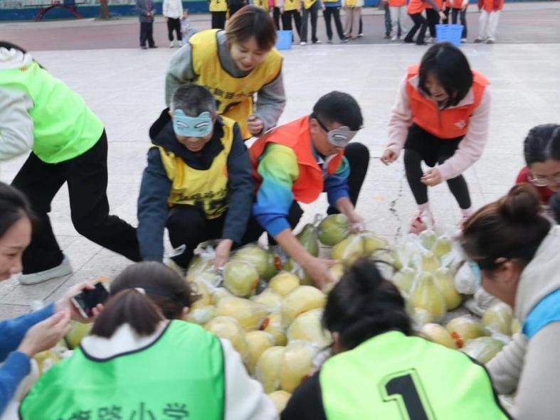 株洲市荷塘区红旗路小学举办教师趣味运动会，缓解压力暖校园