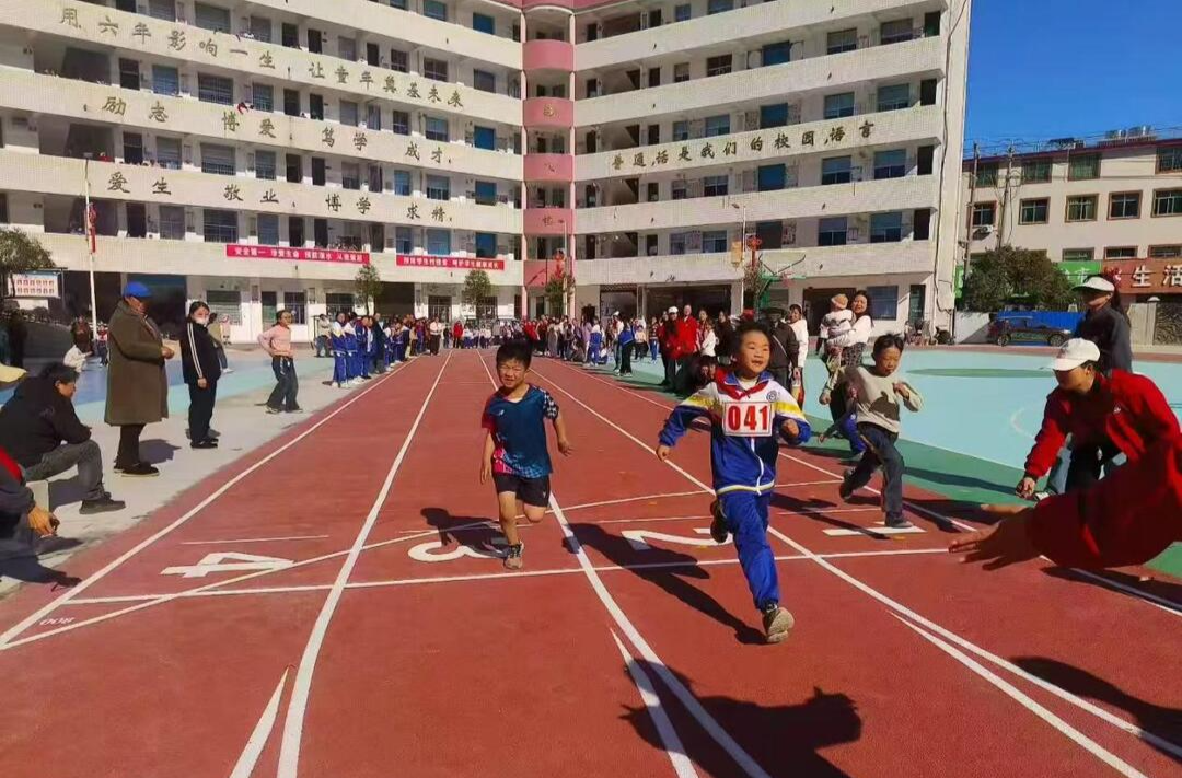 安化县清塘铺镇第一完小举办第十七届运动会
