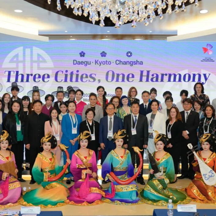 洞庭湖“东方神兽”国际首秀惊艳韩国