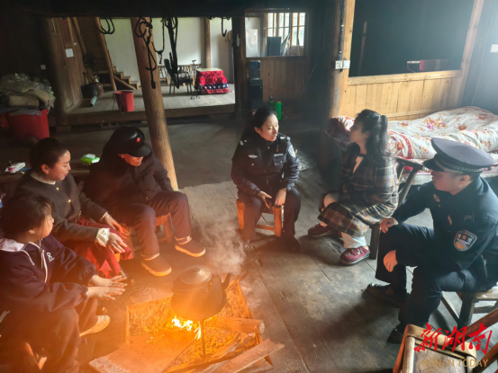 反诈+消防同步发力！十八洞派出所全力守护群众“钱袋子”与“防火墙”