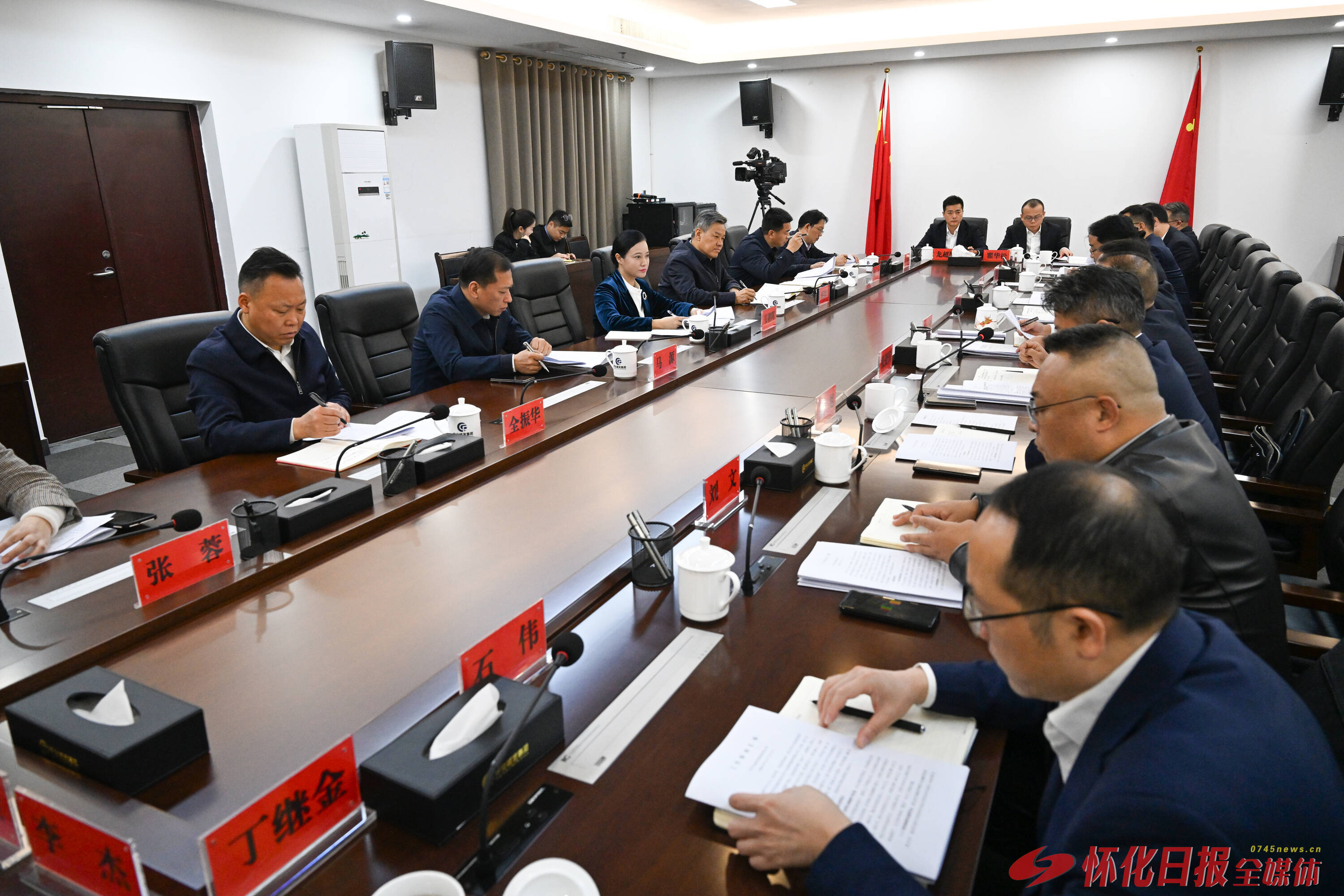 韦朝晖走访调研市产投集团、市城发集团