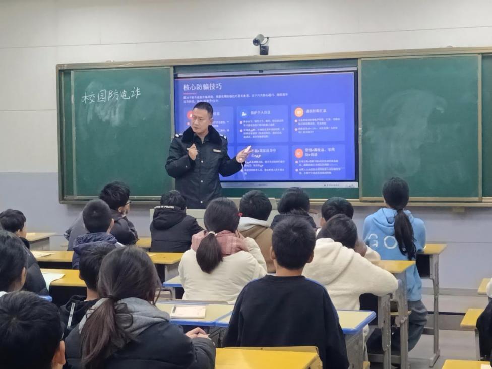 嘉禾县石桥铺中学开展防电信诈骗与禁毒宣传教育活动