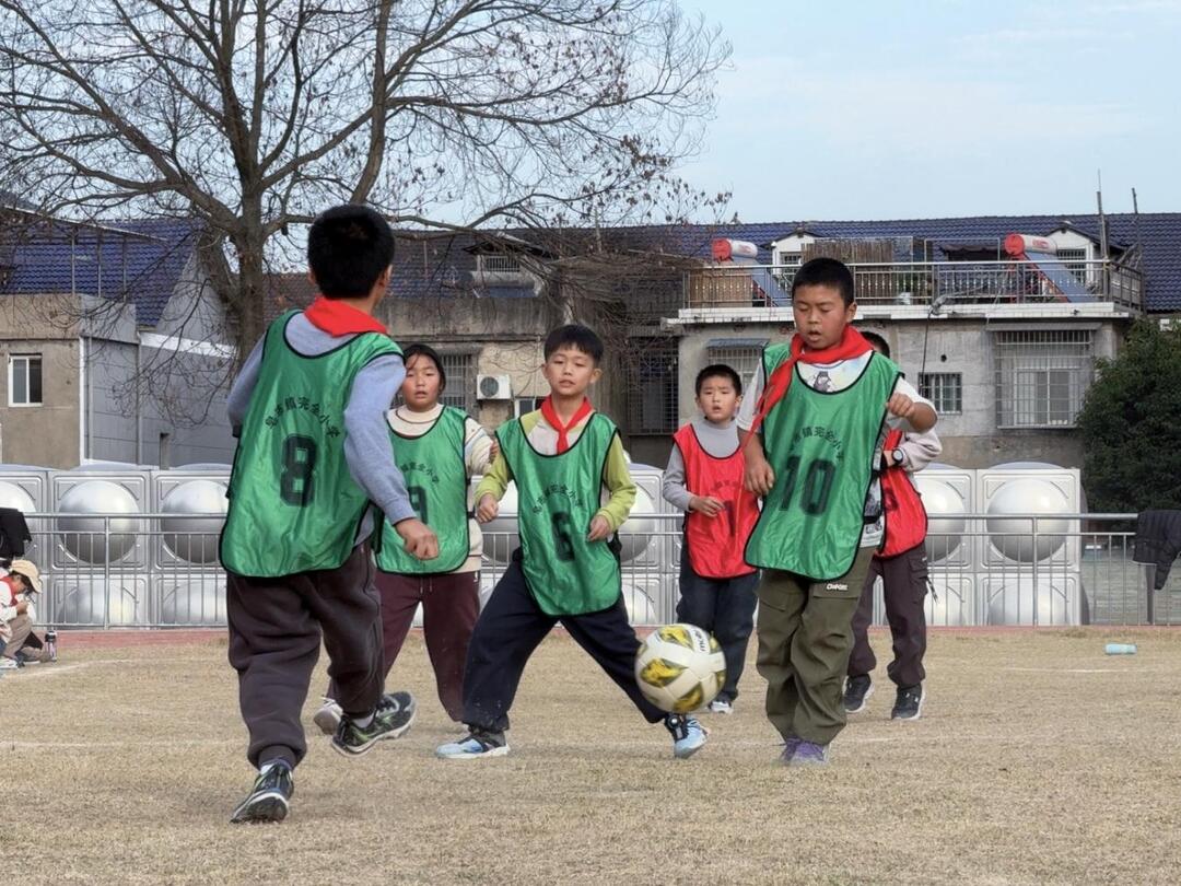 石门皂市镇完小： 一场在柑橘园边的热血足球赛