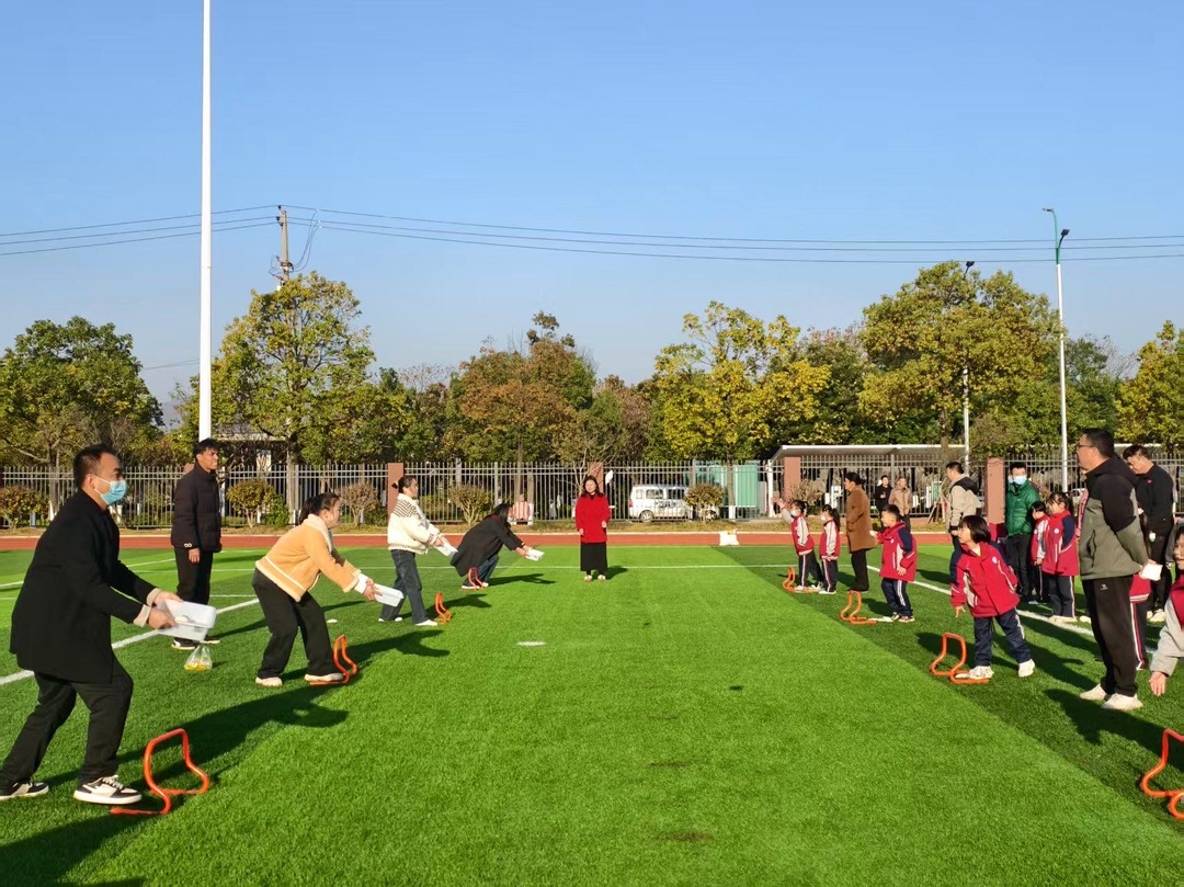 中方县紫荆学校：绳舞书香沙包乐 亲子同心伴成长