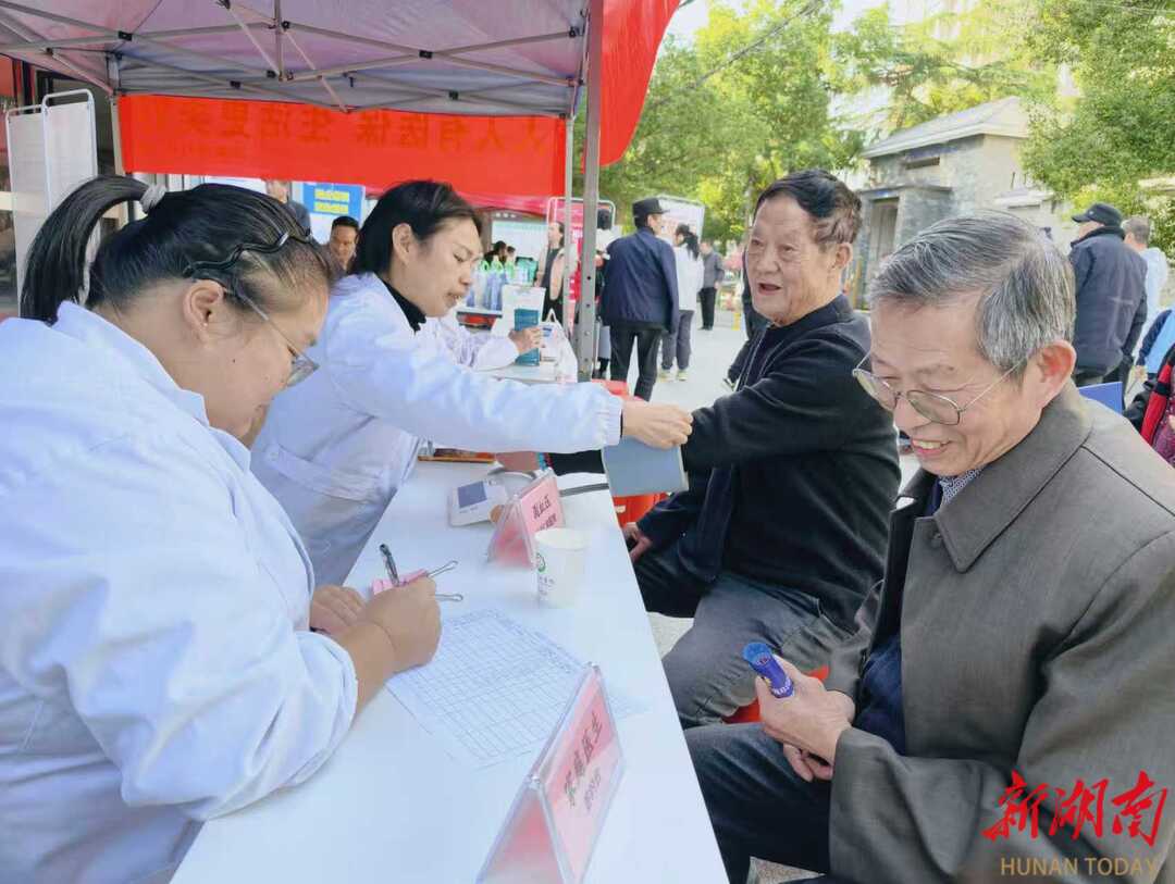 冯家冲社区：党建引领聚合力 “温暖社保”聚民心