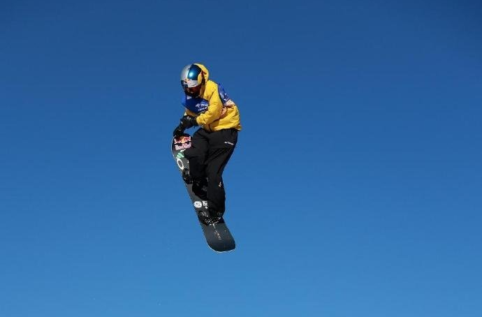 苏翊鸣、葛春宇包揽大跳台世界杯冠亚军