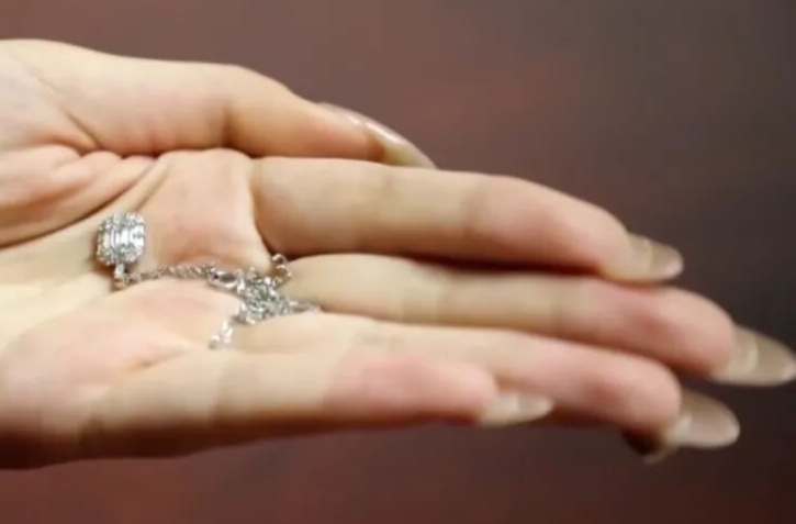 一级致癌物超标9000多倍！这些首饰戴久了有害健康