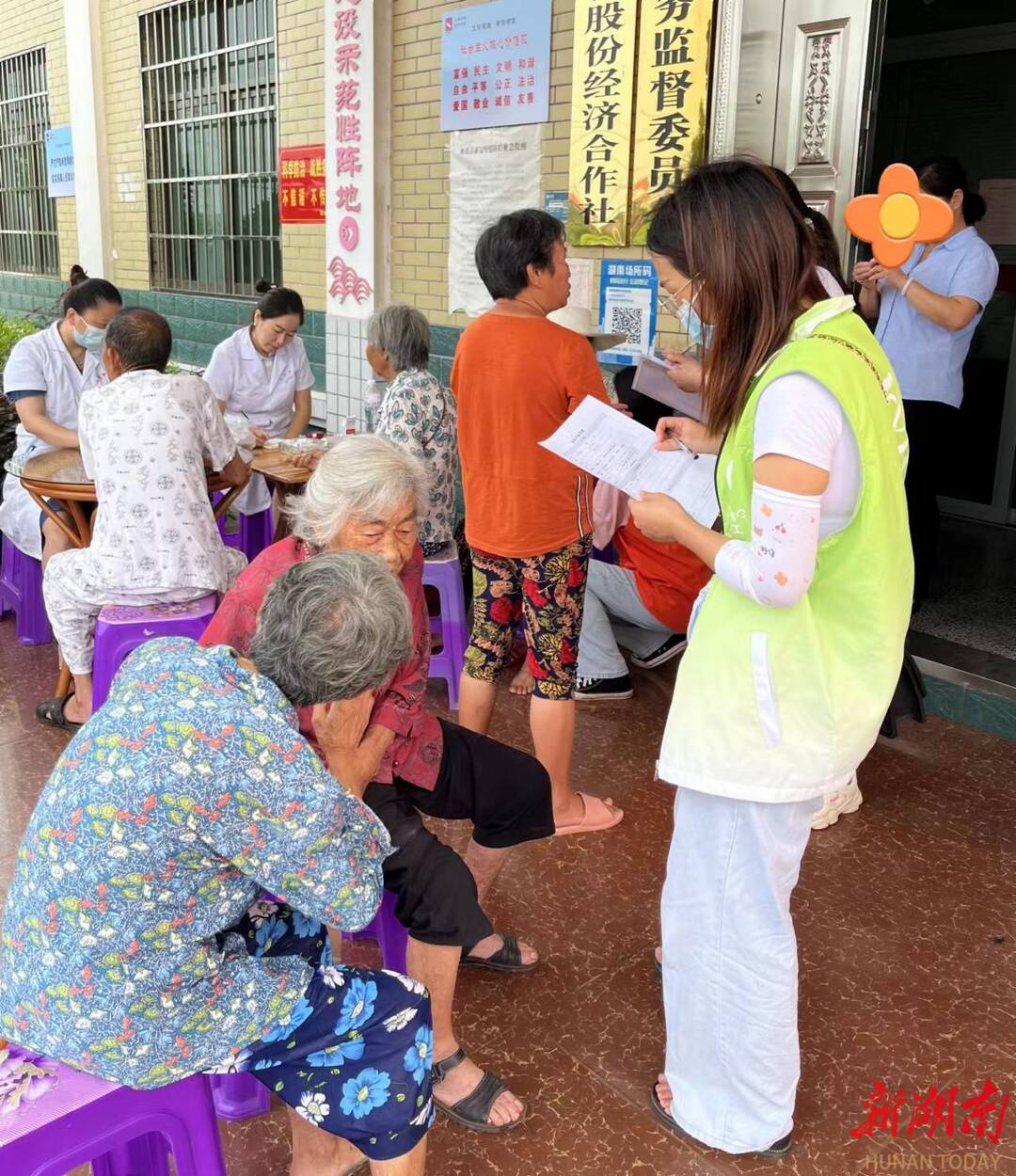 衡阳县：社工上门解烦忧  该县社工协助办理残疾证等“急难愁盼”近1600个