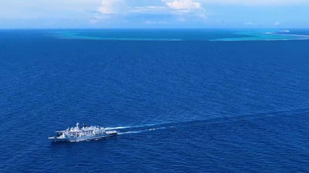 南部战区位中国黄岩岛领海领空及周边区域组织战备警巡