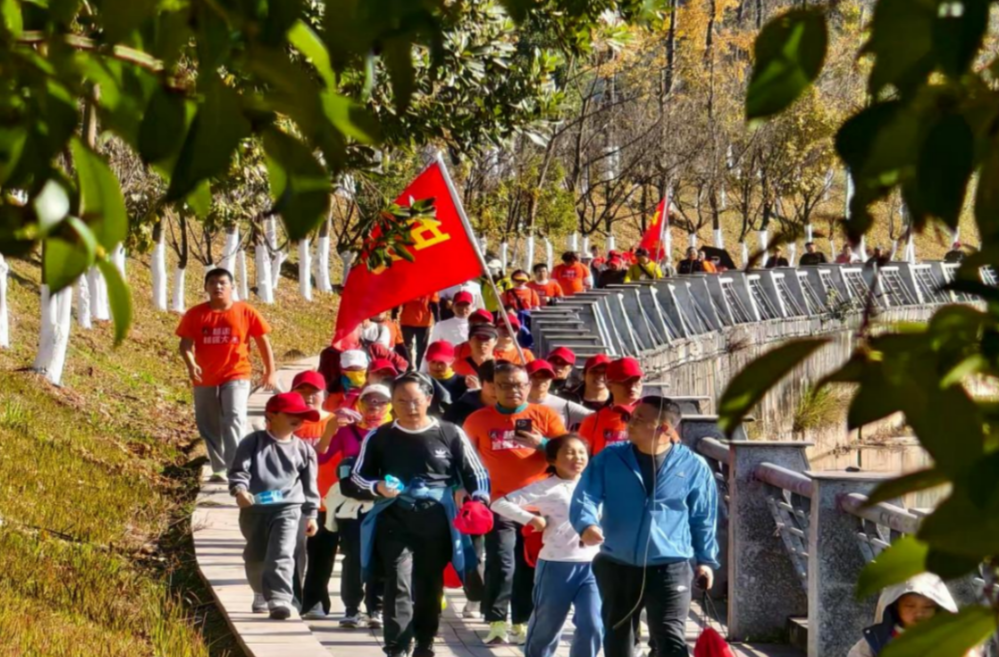 近500名徒步爱好者毅行骡马古道 在行走中感受历史沧桑