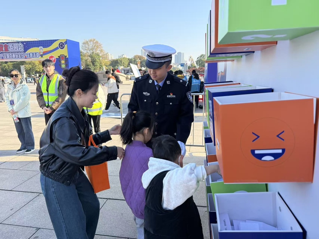 游园会上学交规 株洲交通安全日活动玩出新花样